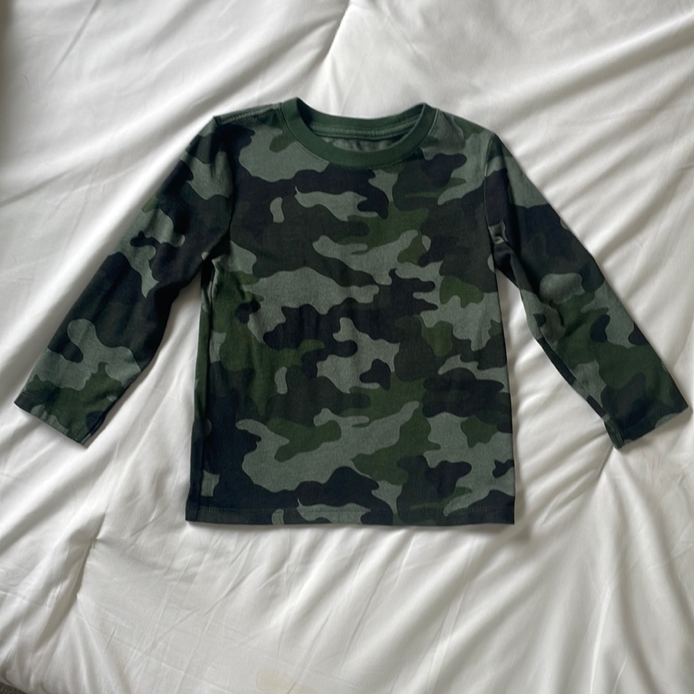 Cat & Jack long sleeved boys tee. Size 4T